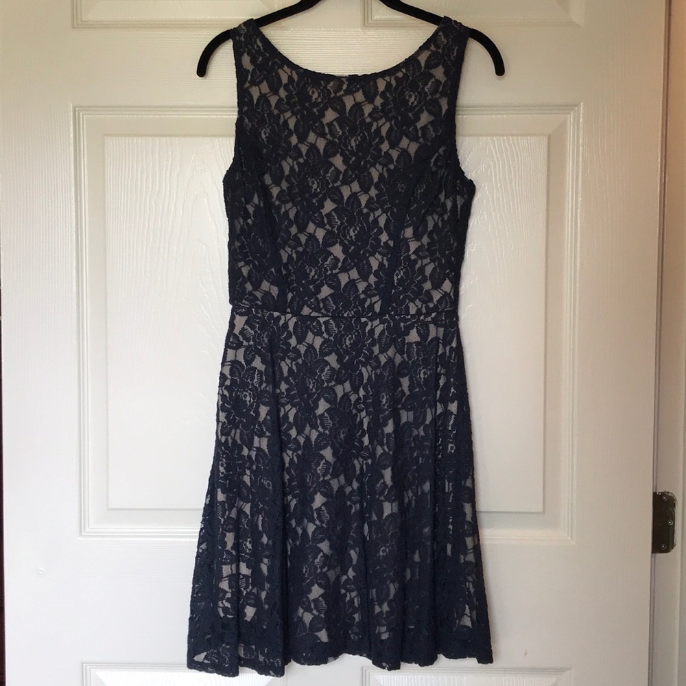 SPEECHLESS lace dress